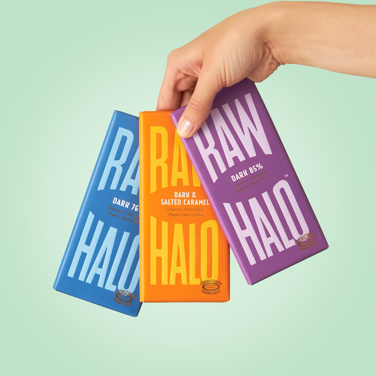 RawHaloUK's tweet photo. Brighten up your weekend with a haul of your favourite choc. Plus it's FREE delivery when you spend £40 or more. Discover a better chocolate made with better ingredients. Organic, vegan, and always delicious 🍫
Shop: https://t.co/tTEz1JJwYv https://t.co/NnN4OqNjp9
