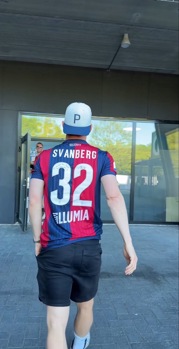 MFF_stats's tweet photo. ”Solen, stjärnorna, månen och gräset – allt står i linje. Han får jättegärna komma hem nu.”

Agent AC har börjat jobba! https://t.co/wpE47SKaez