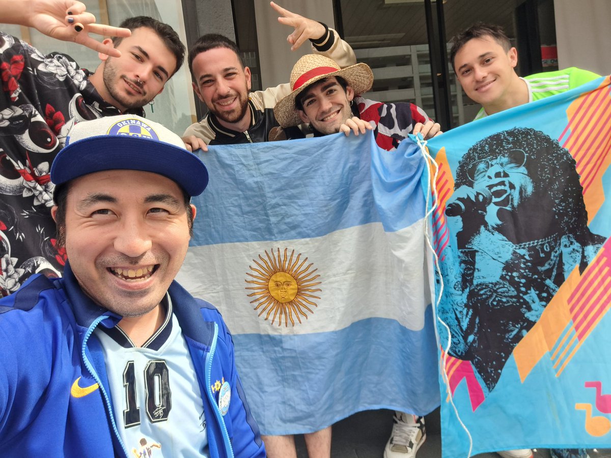 isamilanga's tweet photo. Estoy muy contento de haber podido volver a ver a mis amigos y recibirlos en mi local😭
¡¡Muchas gracias por venir al lugar más quilombero en Japón!!🇦🇷🥟🩵🤍🩵🇯🇵⛩️👘🤩
@RxpperRam @LauchaCasti https://t.co/Zw6GOqiS01