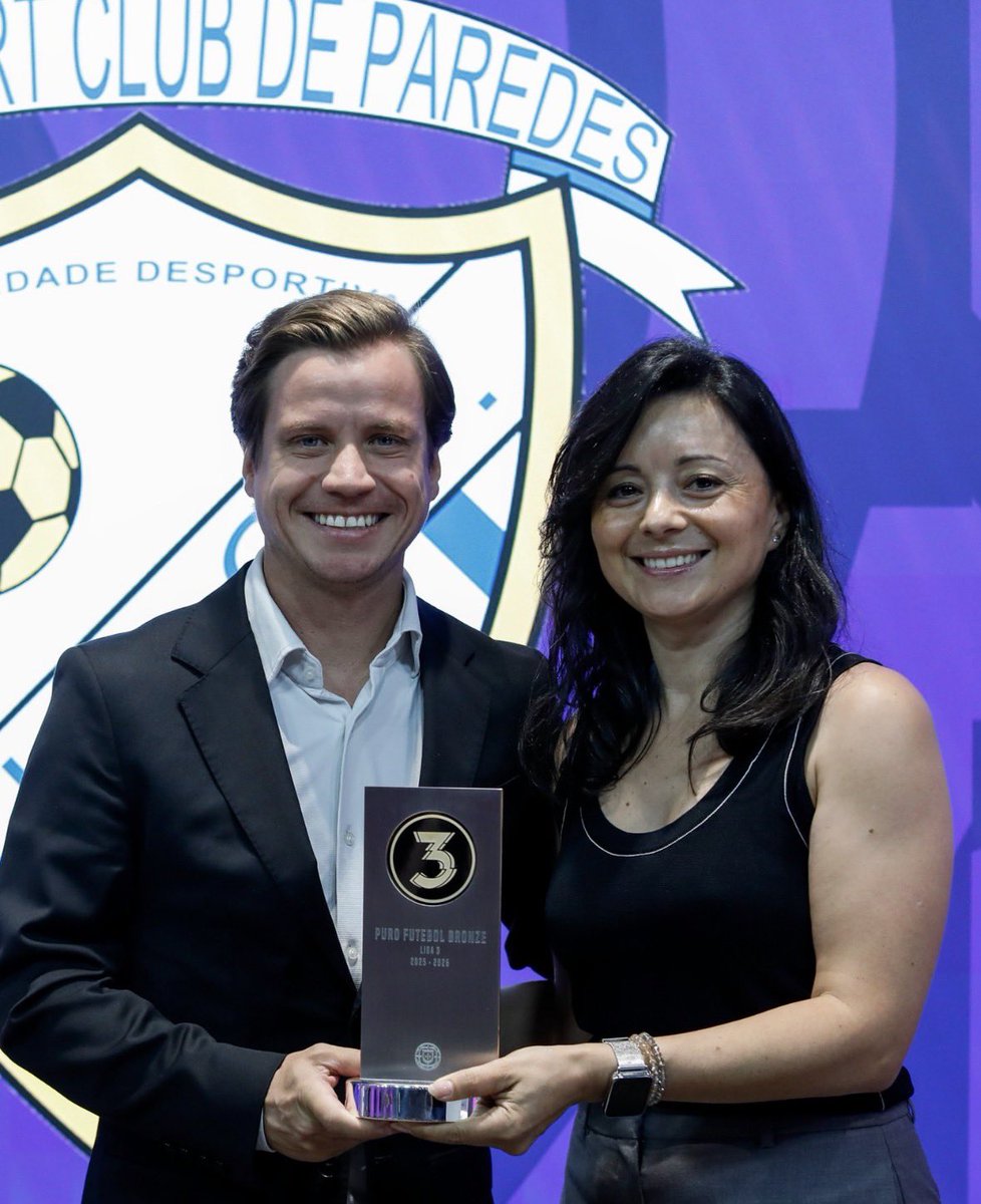 USCParedes1924's tweet photo. 🥉 O USC Paredes foi distinguido pela FPF com o Prémio Bronze “Puro Futebol”, referente à época 2025/2026 da Liga 3.
O futebol também se joga nos valores. 💙🤝
#uscparedes #paredeseuniao https://t.co/Qu3dCYyijk