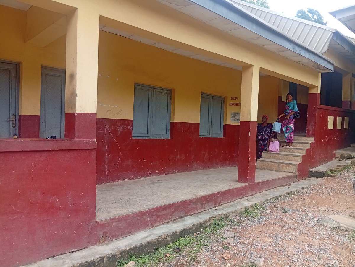 soburohedu's tweet photo. SEWI visited St Peter’s Basic School, Oke-Are, Ibadan to track the 2020 UBEC/SUBEB classroom project. While completed and in use, issues of vandalism, insecurity, and poor maintenance remain. Thanks to @PPDC_ng for supporting this accountability exercise. #Education https://t.co/jxp0xynKq1