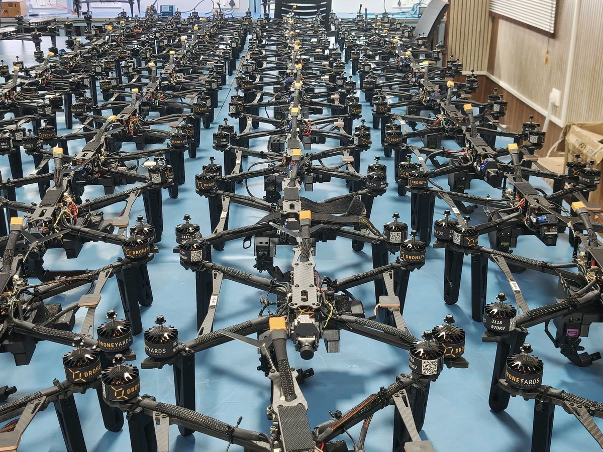 DefenseDagger's tweet photo. DroneYards Aerial Solutions Pvt. Ltd. delivered 300 Ordnance Dropping Drones equipped with advanced Electronic Warfare capabilities to the Indian Army. https://t.co/EDLeuaSFzK
