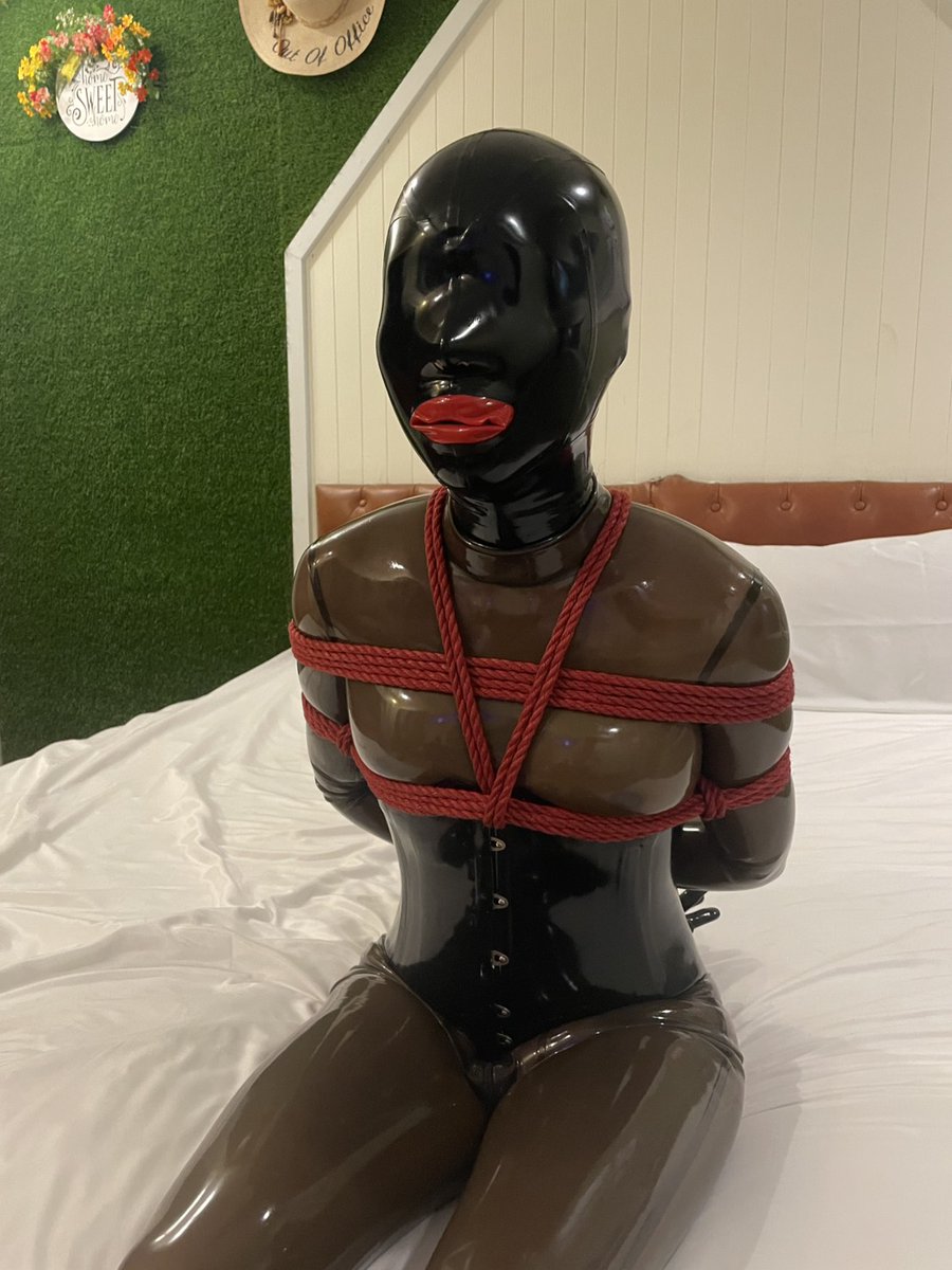 sexy Latex 💋 bkk tweet media