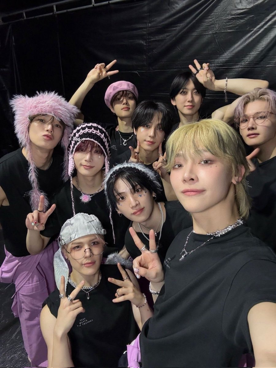 chloe ᡣ𐭩 tweet media