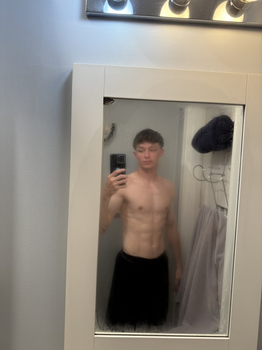 Samboxer21's tweet photo. 15% off my OF right now 😏 https://t.co/kVOyIWXXdu