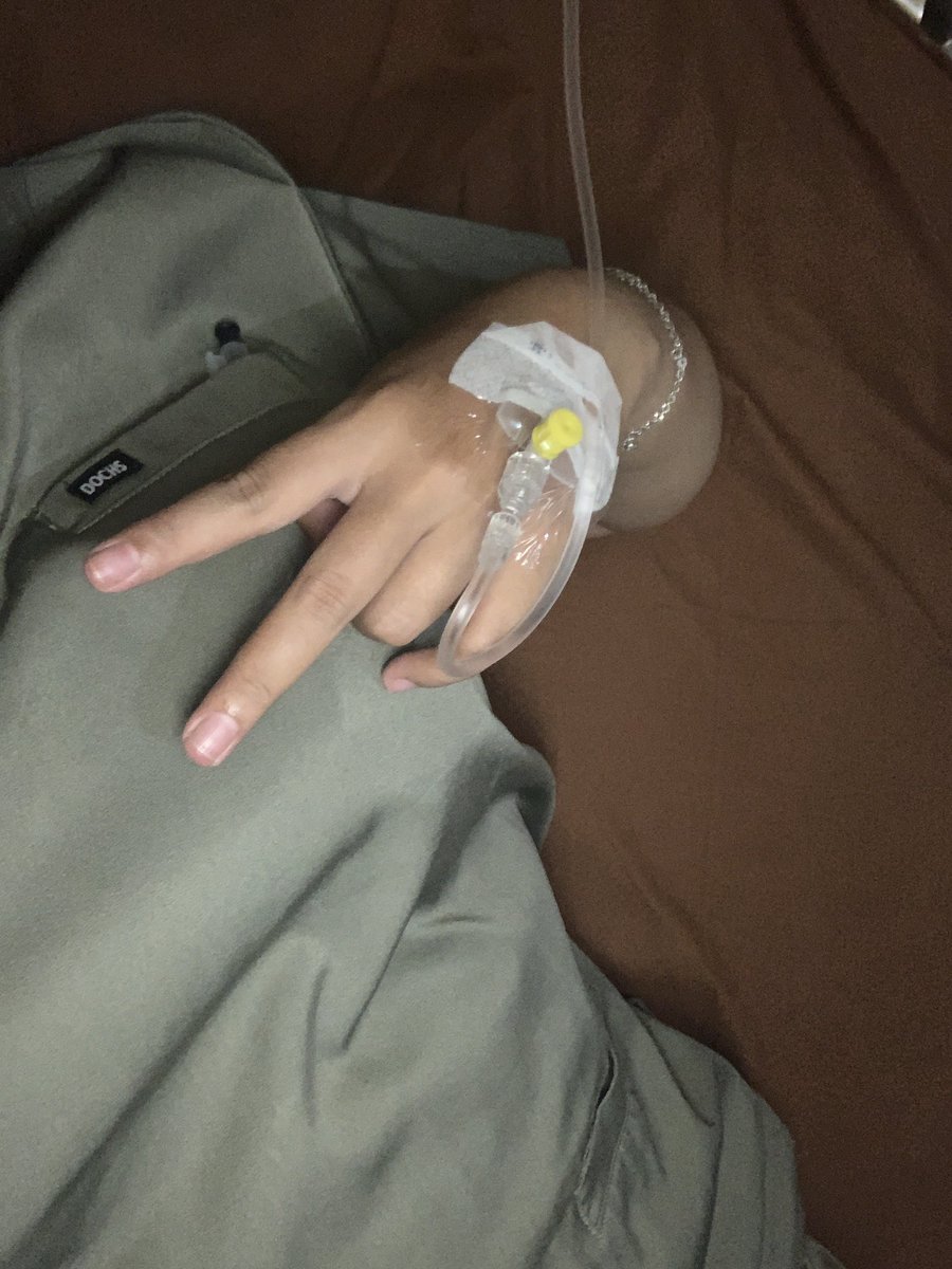 21gunsc's tweet photo. sama back to reality sambil tumbang https://t.co/jxaNbfauVa