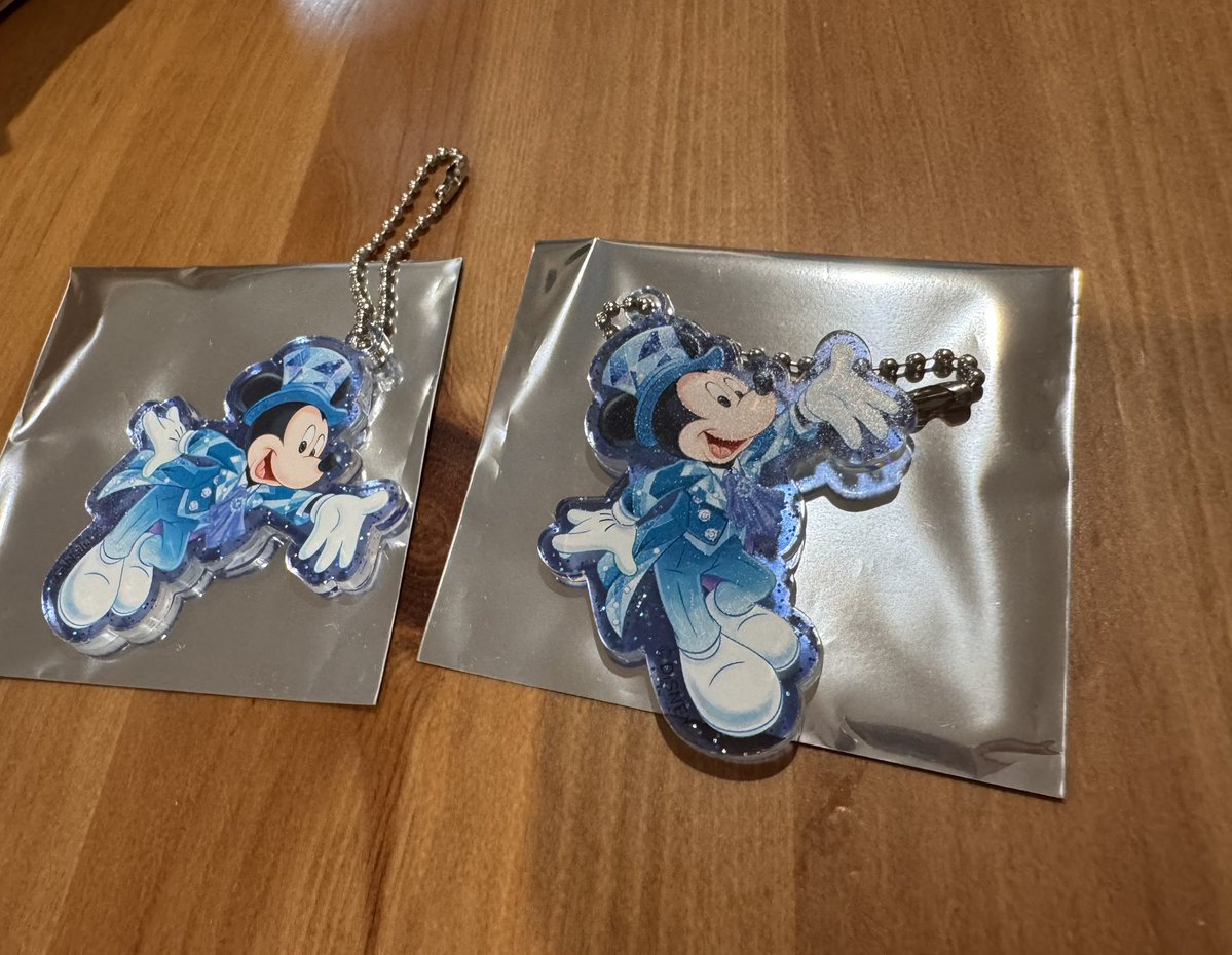 DUis87's tweet photo. 【交換】ディズニーシー ジュビリー スパークリングジュビリー ポテトスナック チャーム  アクリルチャーム

譲　ミッキー

求　ドナルド

郵送での希望です
よろしくお願いします🙇‍♀️ https://t.co/maBRVezd70