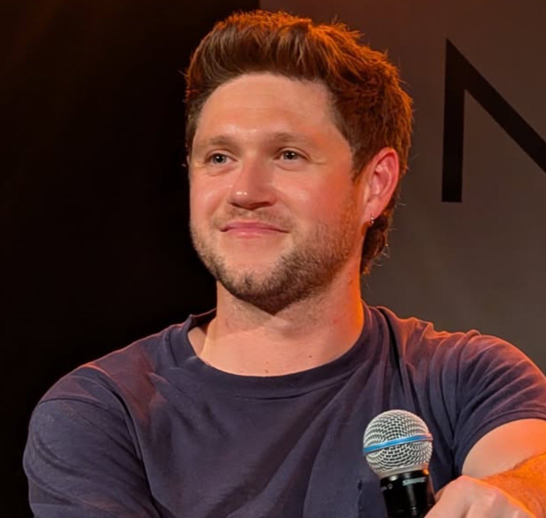 hrtbeccaweather's tweet photo. The most gorgeous man https://t.co/cYteNrshvw