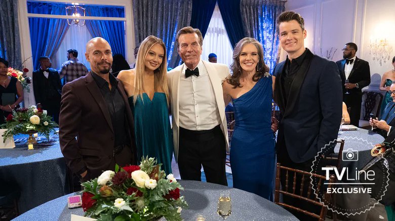 Steph_11and78's tweet photo. A #BeyondTheGates/#YR crossover👀 https://t.co/443RTbXV5v