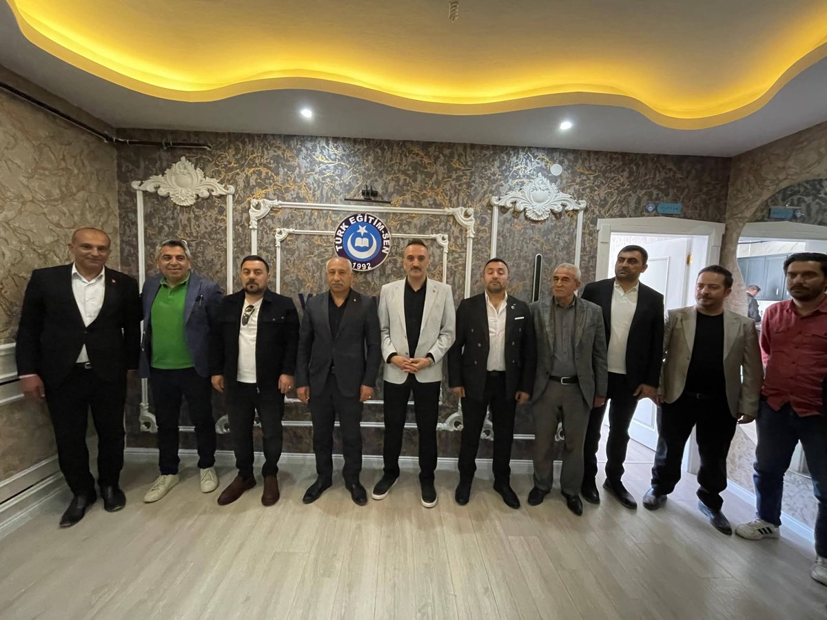 SelcukYurekturk's tweet photo. Türkiye Kamu-Sen Van İl Başkanlığı olarak Kurban Bayramı Bayramlaşma programını gerçekleştirdik.

MHP Van İl Başkanımız Sn. Salih Güngöralp ve yönetimi, Kamu Sene bağlı Sendikalarımızın Başkanları, yönetim kurulu üyelerimiz ve herbiri birbirinden kıymetli üyelerimizle bir araya gelmenin mutluluğunu yaşadık. Bu vesileyle camiamızın Kurban Bayramı’nı kutluyor tüm katlımcılarımıza teşekkür ediyorum.
@KamuSenVan
@tesvan65 
@Kamu_Sen 
@SalihGungoralp 
@yucelkazancoglu