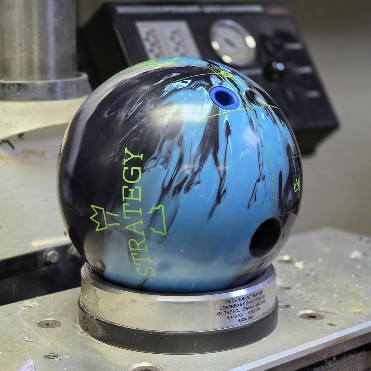 Brunswick's tweet photo. A new Strategy is a great strategy for skid-flip performance. 
#BrunswickBowling #BrunswickStrategy #DualCentric #HK22C2 #DynamiCore2 https://t.co/OJgb5Pdn8h
