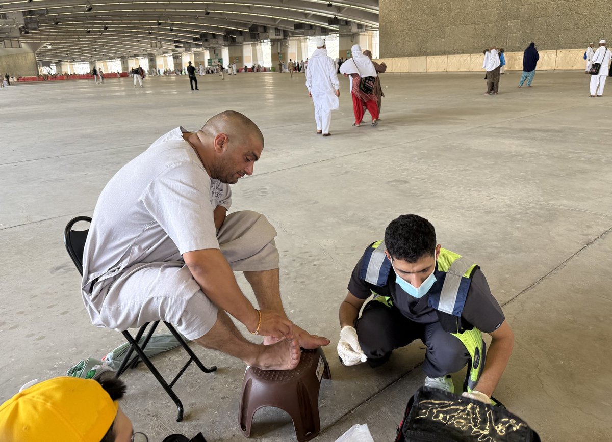Najran_Univers's tweet photo. From #healthcare support to preventive assistance, Najran University students remain actively engaged in health volunteering during #Hajj, contributing to the care of pilgrims and supporting the wider service ecosystem dedicated to the Guests of Allah.
#NajranUni https://t.co/x2T40Q0SNX