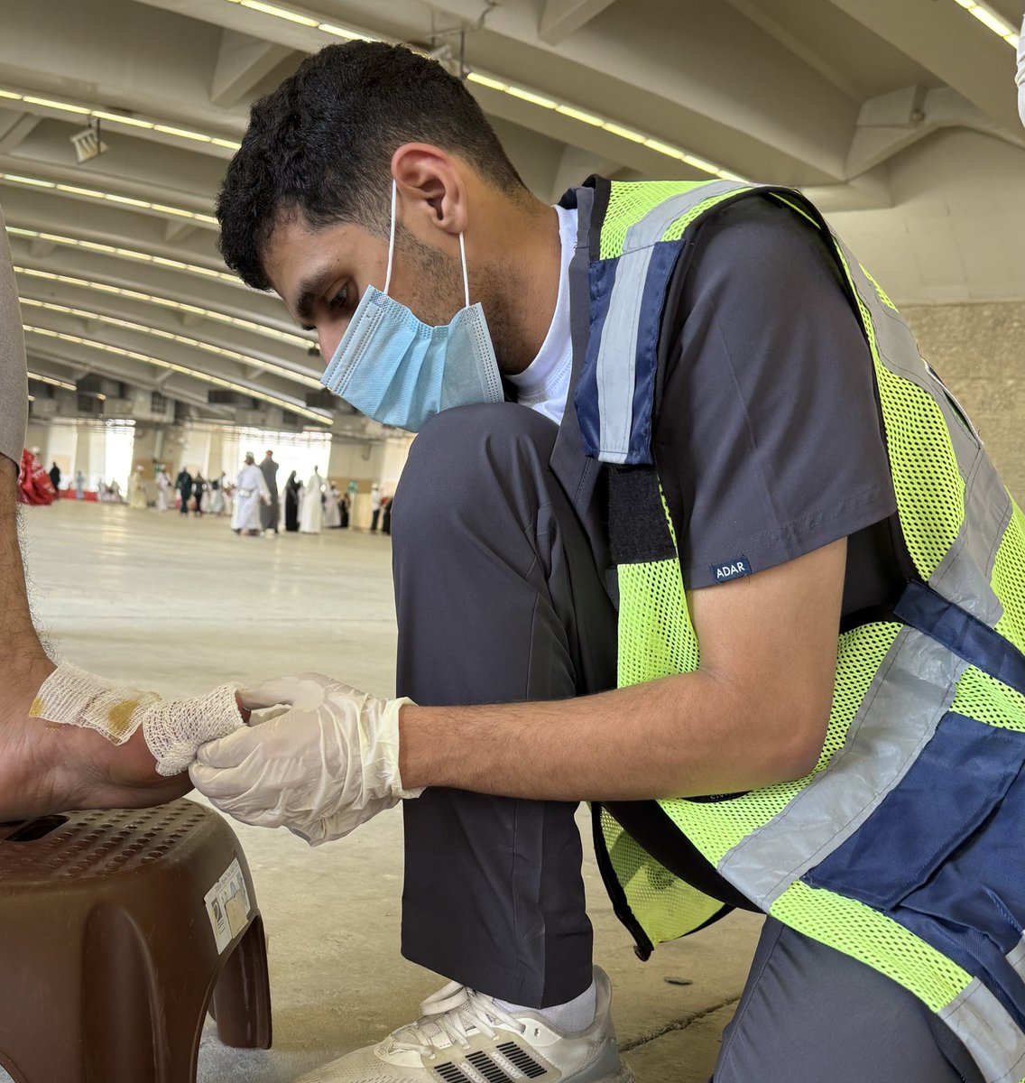 Najran_Univers's tweet photo. From #healthcare support to preventive assistance, Najran University students remain actively engaged in health volunteering during #Hajj, contributing to the care of pilgrims and supporting the wider service ecosystem dedicated to the Guests of Allah.
#NajranUni https://t.co/x2T40Q0SNX