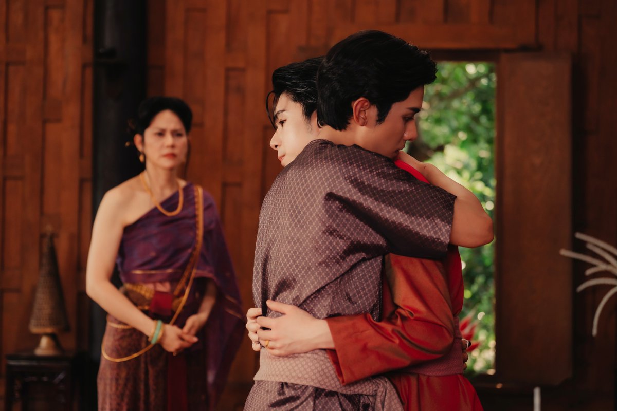 LoveUponaTimeTH's tweet photo. เห็นแบบนี้แล้วหัวใจพองโต หน้าบานเป็นจานเชิงยิ่งนักขอรับ 🥰 อิ่มความสุขจนล้นชานเรือน แลเอ็นดูรักใคร่ทุกคู่ 🫣

บ่าวขอเทใจให้แต่อรรถรสแห่งสายตาหวานซึ้งกินใจมิอาจละสายตาได้เลยเชียว 💖 มาแชร์ซีนที่ชอบกันหนาขอรับ ~ 🫶🏻

LOVE UPON A TIME EP10
#ภพเธอEP10 https://t.co/Y2Bc73gYOS