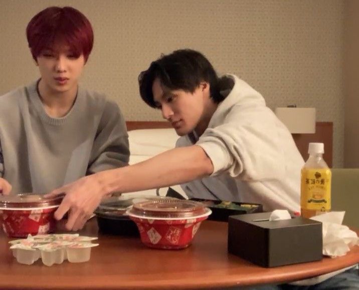 doppeltP__'s tweet photo. ชีวิตตอนที่อยู่คนเดียว: กินข้าวเปล่า
ชีวิตตอนที่อยู่กับแฟน:

พวกผู้ชายเป็นงี้หมดเลยปะ😔 https://t.co/7oMzAGitG5