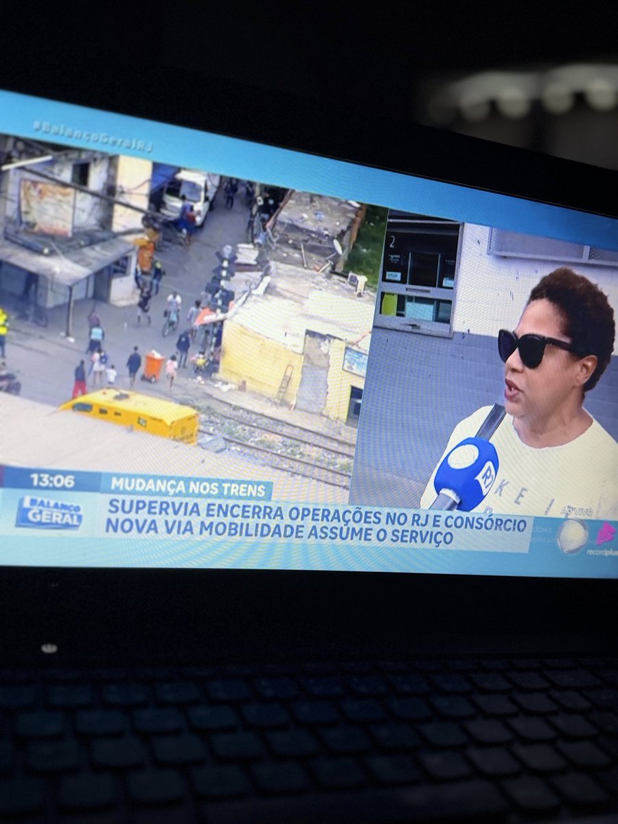 stefanedeutsch's tweet photo. A tia acabou de falar que adora a supervia e elogiou o serviço kkkkkk desculpa mas eu ri. #balançogeralrj #supervia #tinojunior https://t.co/wV4LH43GOv