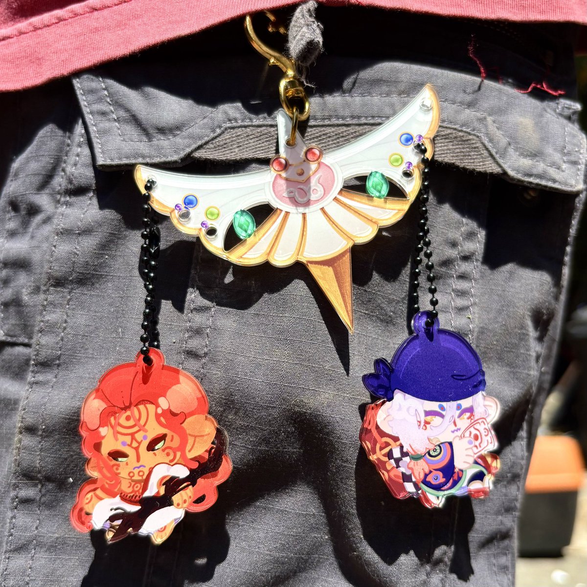 kelesart's tweet photo. [RT and shares appreciated!💜]
Officially just an hour left for the St0r€ update!! 
There’s a ton of new things like foil prints and photocards, 3D charms and cardholders but also a tiny restock of past items like sticker books, zines and cable wrapping charms! 💜 https://t.co/W008aYrLkk