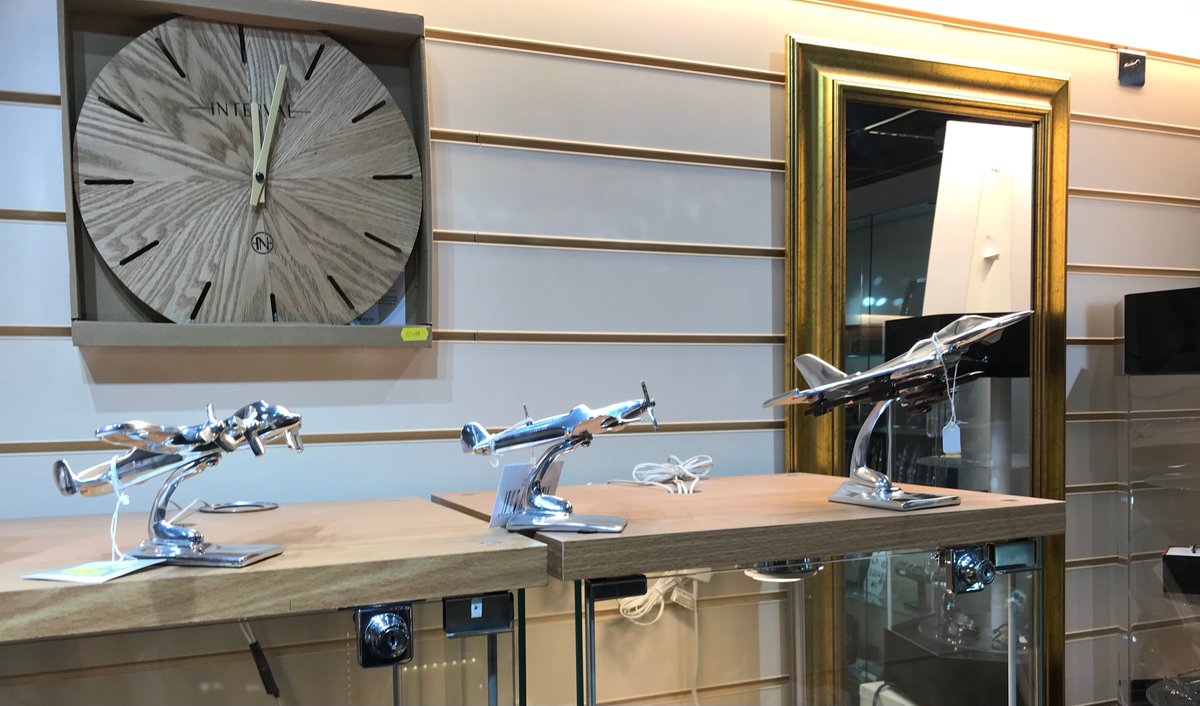 allaboutoldham's tweet photo. Enjoy excellent customer service and great value at David Lawrence Jewellers, where quality doesn’t have to come at a high price.

Visit https://t.co/7XVervJbOP for more details.
#gifts #jewellery #watches #clocks #homeware #oldhamhour https://t.co/DimdMfB5YD