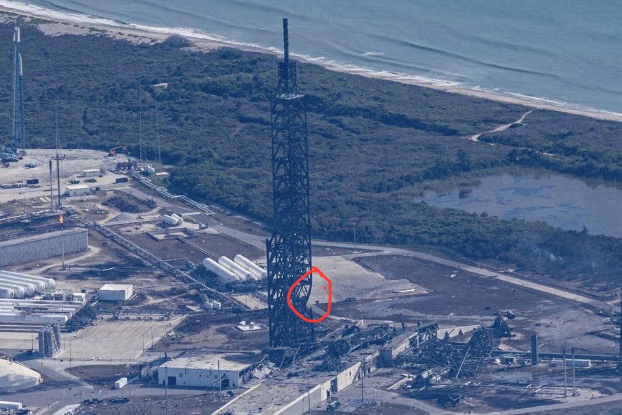 liammackenzieuk's tweet photo. @NASASpaceflight @dwisecinema Look at the damage to the tower still standing. Would be shocked if they don’t have to demolish this for safety, repair would be difficult.
Photo credit to @tweetsiphotos (zoomed in for clarity, not to remove his watermark) https://t.co/GzqIL6ewAs