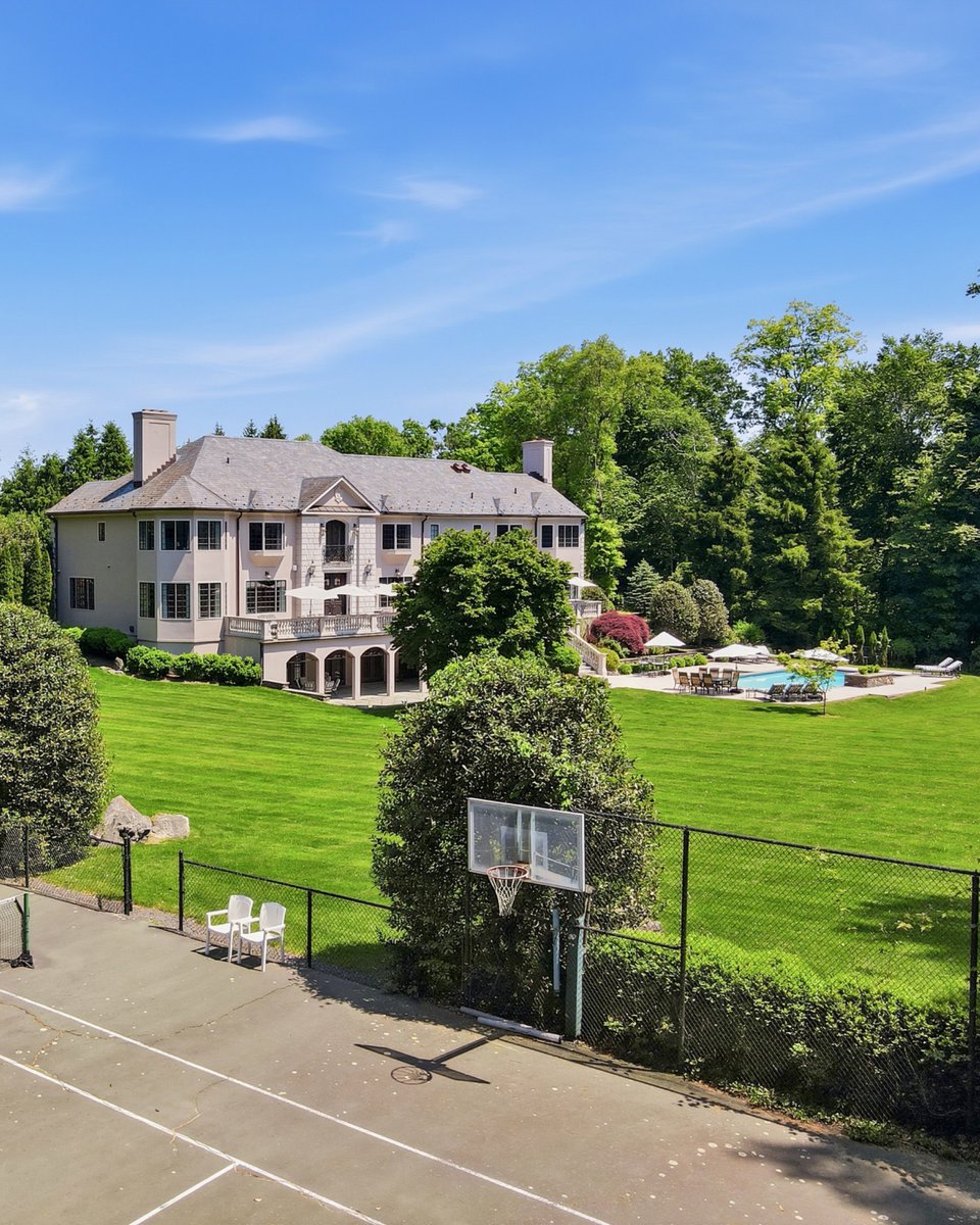 WendyAlper's tweet photo. #InContract ☀️ Just in time for summer!

Thoughtfully updated throughout, the home features a dramatic limestone foyer, chef’s kitchen, stunning all-season room, and resort-style outdoor living. 

1 Laurelwood Court, Rye
7 Bedrooms
8 Full / 2 Half Bathrooms https://t.co/WCFsLVmgiI
