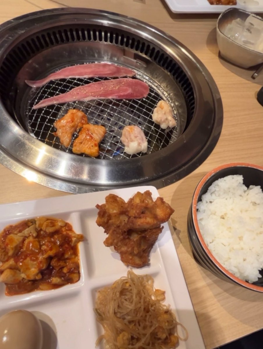 6umlv's tweet photo. 今日もありがとう！ドキドキ初出勤色んな意味でドキドキだったけど楽しかったです😼
当分は来店予定ある日だけの出勤なのでいつでもお誘いください😼 https://t.co/0lVrWrLYpP