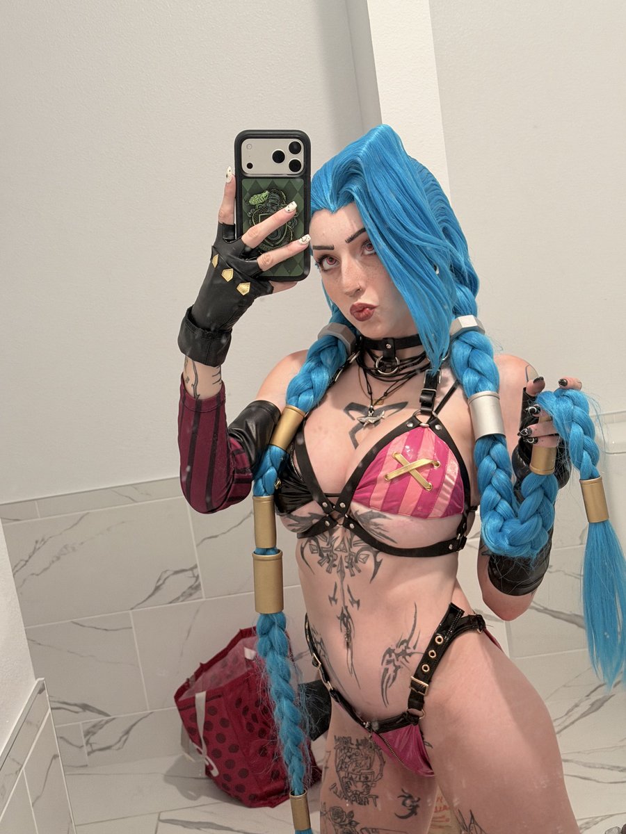 emokitten_xoxo's tweet photo. Outfit 1 or 2🤔👀 https://t.co/ci1jEyHCqI