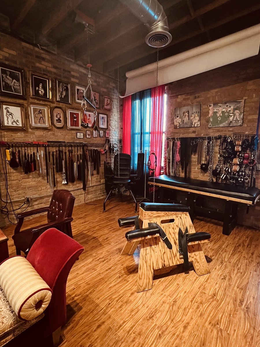 Juliet_Strling's tweet photo. Mistress Chloe's Pleasure and Pain house "Safeword" is now open for business feel free to stop in and obey https://t.co/Isa4GBkCO8