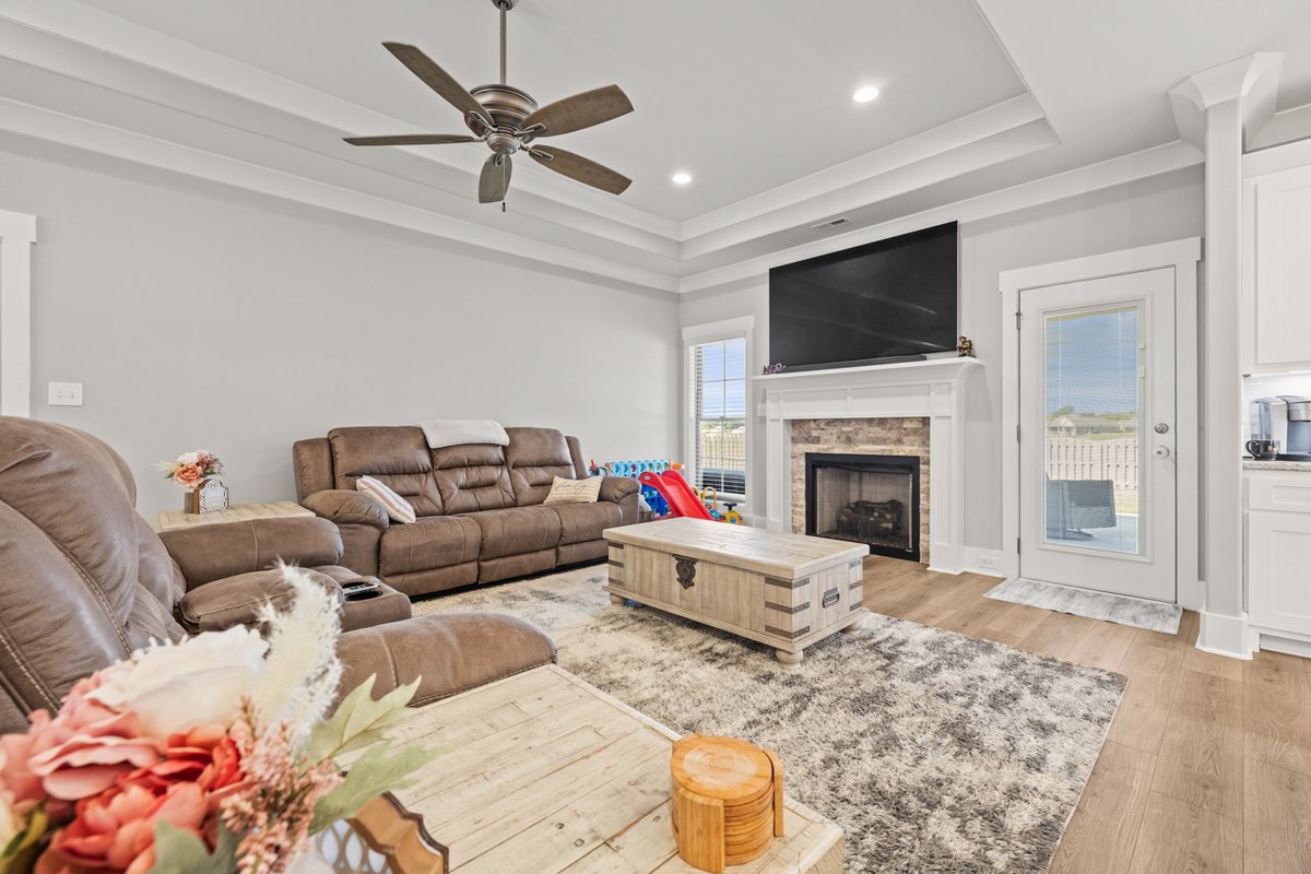 RealtorFamilyAL's tweet photo. Need a home near Redstone Arsenal under $500K? 🚀🏡

There are still some great options out there. Check this out 👇
https://t.co/ghuNidIt1I

#RedstoneArsenal #HomesUnder500K #HuntsvilleRealEstate #BestRealtorHuntsvilleAL https://t.co/ocKT8VXTbl