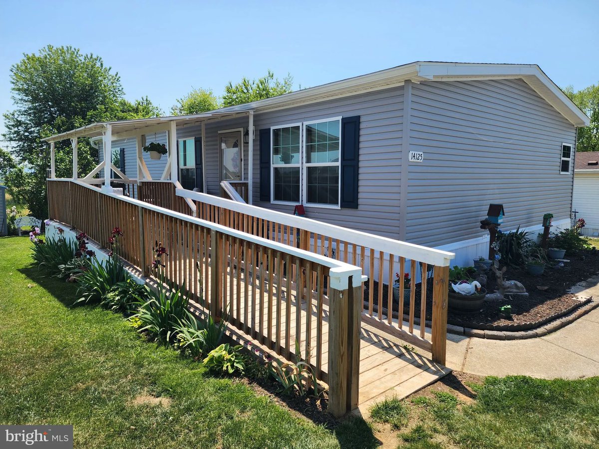 BHHSGuru's tweet photo. 14125 Zinnia Lane, Hagerstown, MD, 21742
3 bed | 2 bath 1280 Sq. Ft.
Active | 160000
https://t.co/jICWPwLYTn
2024 Double-Wide Manufactured Home - Spacious, Modern &amp; Move-In Ready Hagerstown, MD - Larger Rented Lot Near Hagerstown Airport &amp; I-81 Step into comfort, convenience,... https://t.co/UfALlmG1lQ