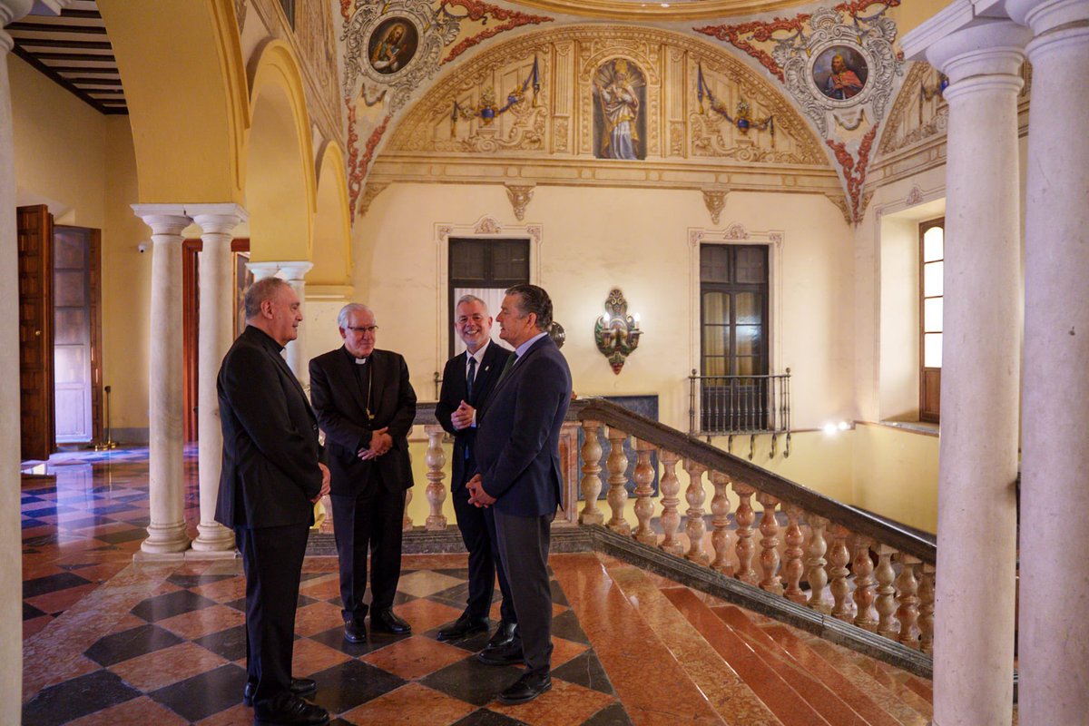 antoniosanz's tweet photo. ✝️ Reforzamos la asistencia religiosa católica en los hospitales públicos andaluces.

✍️ Firmamos con los arzobispos andaluces el convenio que garantiza este servicio a pacientes, familiares y profesionales que lo soliciten libremente, con 117 capellanes distribuidos en los centros hospitalarios.

Más atención humana y acompañamiento en los momentos más difíciles.