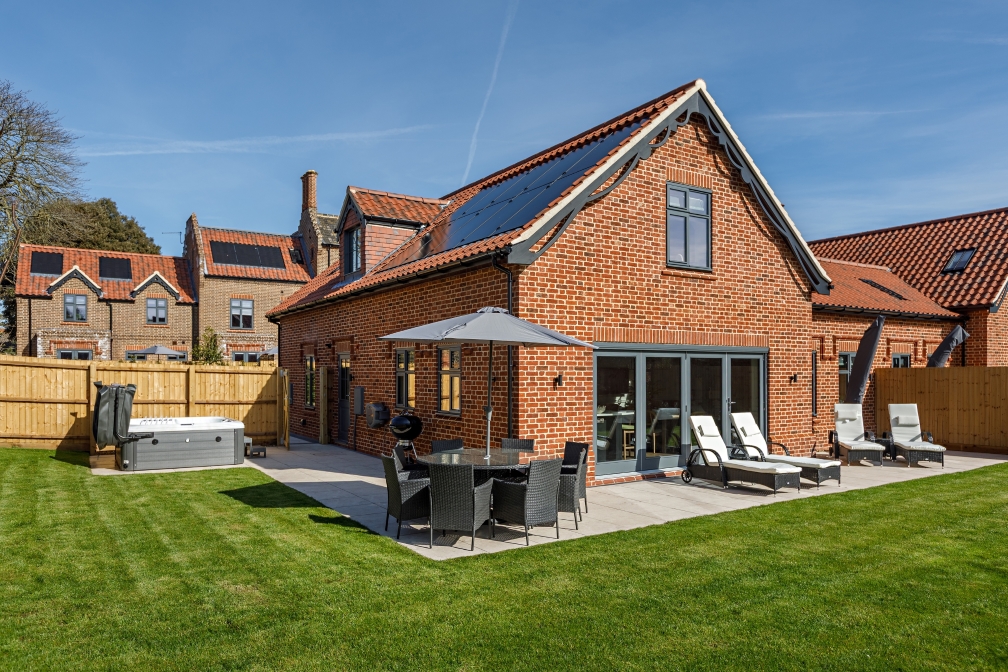 HSSP_Architects's tweet photo. Completion of 7 unique properties of outstanding quality designed by @HSSP_Architects and constructed by @solushomes.

Available as holiday homes from The Landmark Collection in the highly desirable seaside town of Wells Next The Sea.

https://t.co/z7HrsVLYQ0 https://t.co/4yDnlOGSme