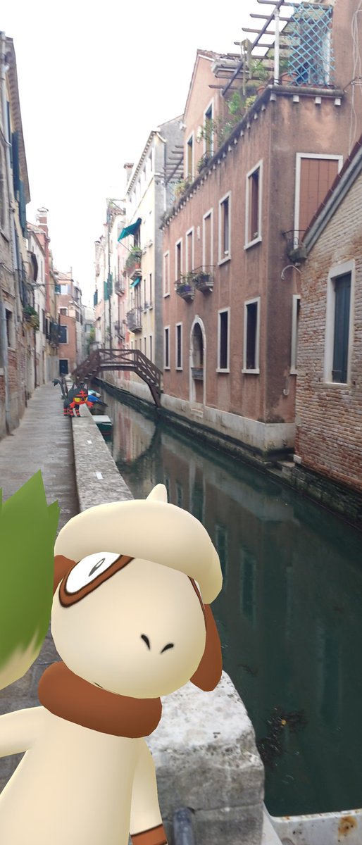 PokedollB's tweet photo. 明日までここにいるんやで。
水の都で水上レースがあるとかないとか…。ま、ニキたちは帰っちゃうから関係ないな😁
あと、さっきすれ違った
アリアドスとエーフィを連れたトレーナーさん、めちゃくちゃ美人やったで！中の人がメッロメロやったわ😂
#水の都
#ポケモンfit ？
#ピッピにんぎょう https://t.co/JOghqmQsox