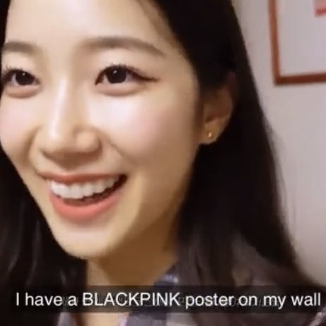 npomvtt's tweet photo. Kazuha do LE SSERAFIM sobre encontrar Jennie do BLACKPINK:

'Quando eu era mais nova, você me fez sonhar alto e sempre me inspirou. Jennie sunbaenim, como uma BLINK eterna, fiquei muito feliz por poder estar com você 😣🖤'

BLACKPINK foi a inspiração de Kazuha para virar idol 🩷 https://t.co/84pBmWESES