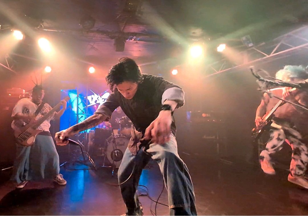 VEinsxxxxx's tweet photo. 5月31日は吉祥寺crescendoです、この日はTAKAが参加できない為、潤ちゃんが叩きます！
次のライブまで少し空きますが
新曲のレコーディングも決定しておりますので乞うご期待下さい☆ https://t.co/m8SoP6VoMy