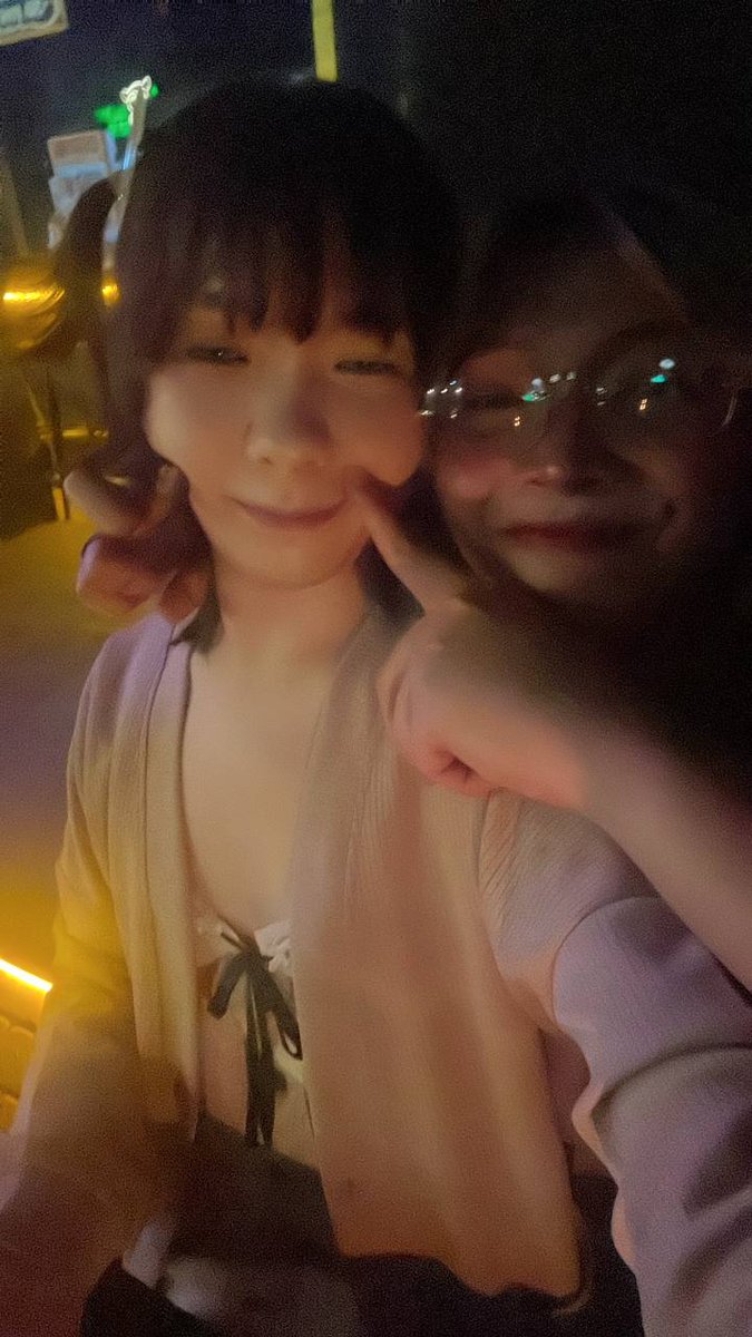 flatchest3d's tweet photo. Heyyy y'all 
We're on a date yayyy https://t.co/upjhfzfobF
