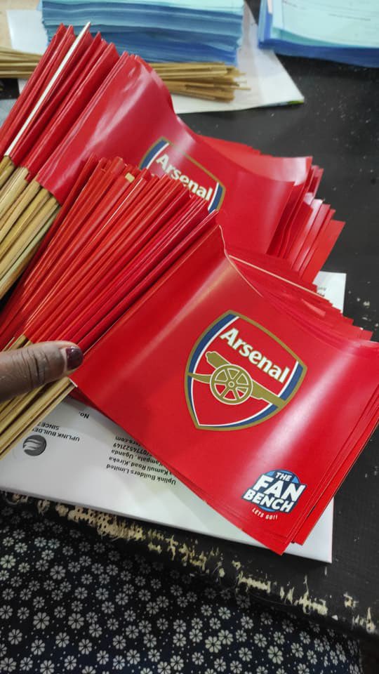 YkeeBenda's tweet photo. We are bringing Budapest to Kampala

You pay and  you are given either a PSG or ARSENAL flag 

Tmw 4pm we kick off https://t.co/23XBuL9lW7