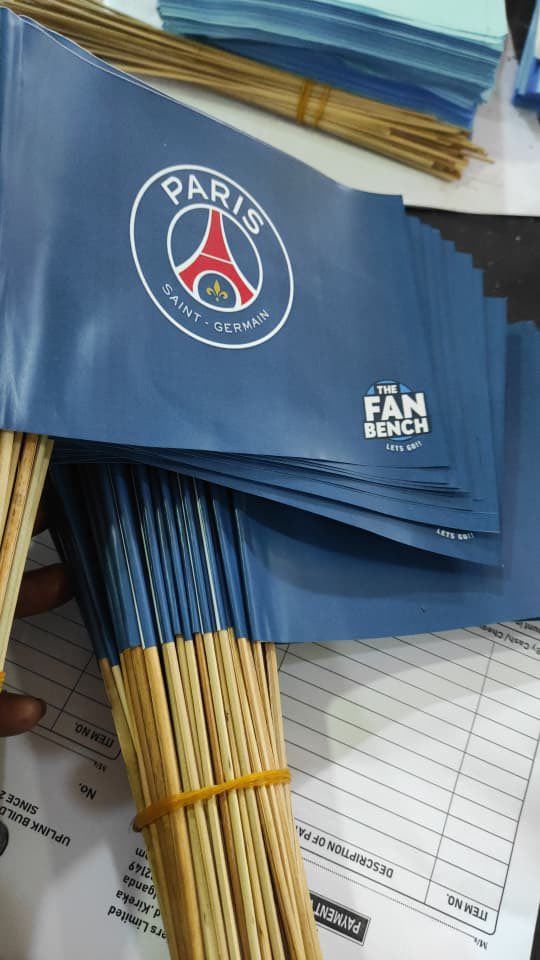 YkeeBenda's tweet photo. We are bringing Budapest to Kampala

You pay and  you are given either a PSG or ARSENAL flag 

Tmw 4pm we kick off https://t.co/23XBuL9lW7