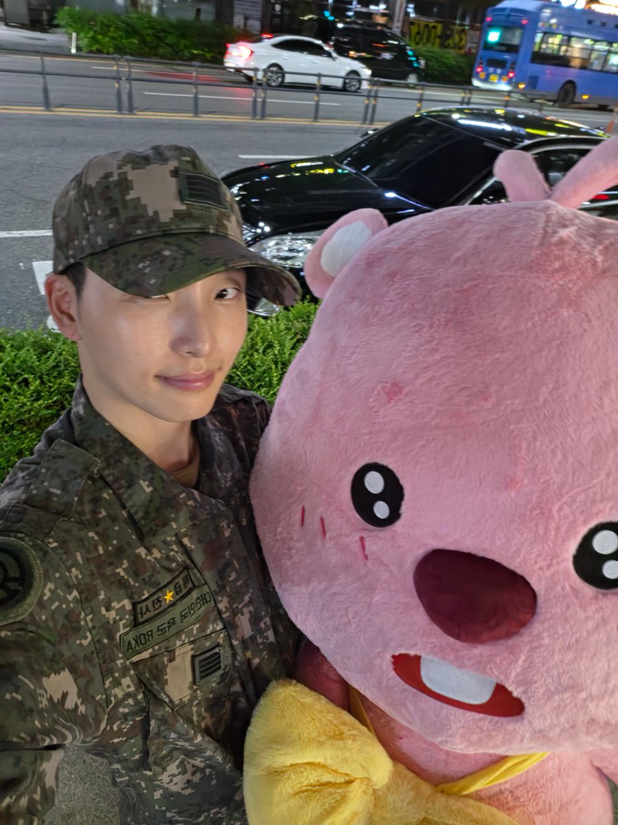 iloverjsals's tweet photo. 이서호 인형뽑기 개잘하네 대왕루피 머�� https://t.co/DcEQ7VVCxx