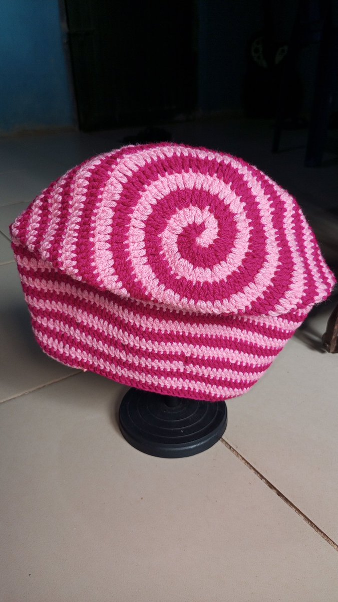 PreciousMi6425's tweet photo. WARNING!!!⚠️ THESE BEANIES ATTRACTE COMPLIMENTS😑💓✨ https://t.co/OYiwzNsls6