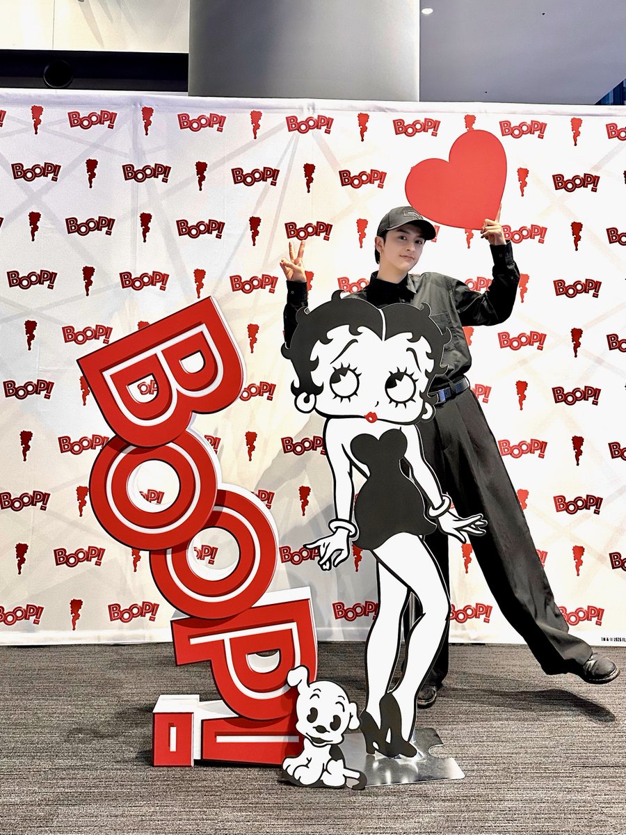 T__Niihara's tweet photo. 『BOOP! The Musical』

ゲネプロ観劇させていただきました。
もう、ただ最高です❤️
白黒の線画の世界から、現代のパワフ��でカラーに満ち溢れた世界までを行ったり来たり…。
映像との融合や装置や照明に至るまで夢かと思うくらいのアトラクション感。
そしてスーパーダンサー達の踊りが本当にやばいです普通に声出ちゃうし拍手止まらないです…!!!!
しかもただ楽しいだけじゃない惹き込まれるお芝居と演出の数々、

衝撃的に魅了されて、誰かを愛したくなる濃密な時間でした。
もう1回行きたい…！！

#boopthemusical #ブープザミュージカル