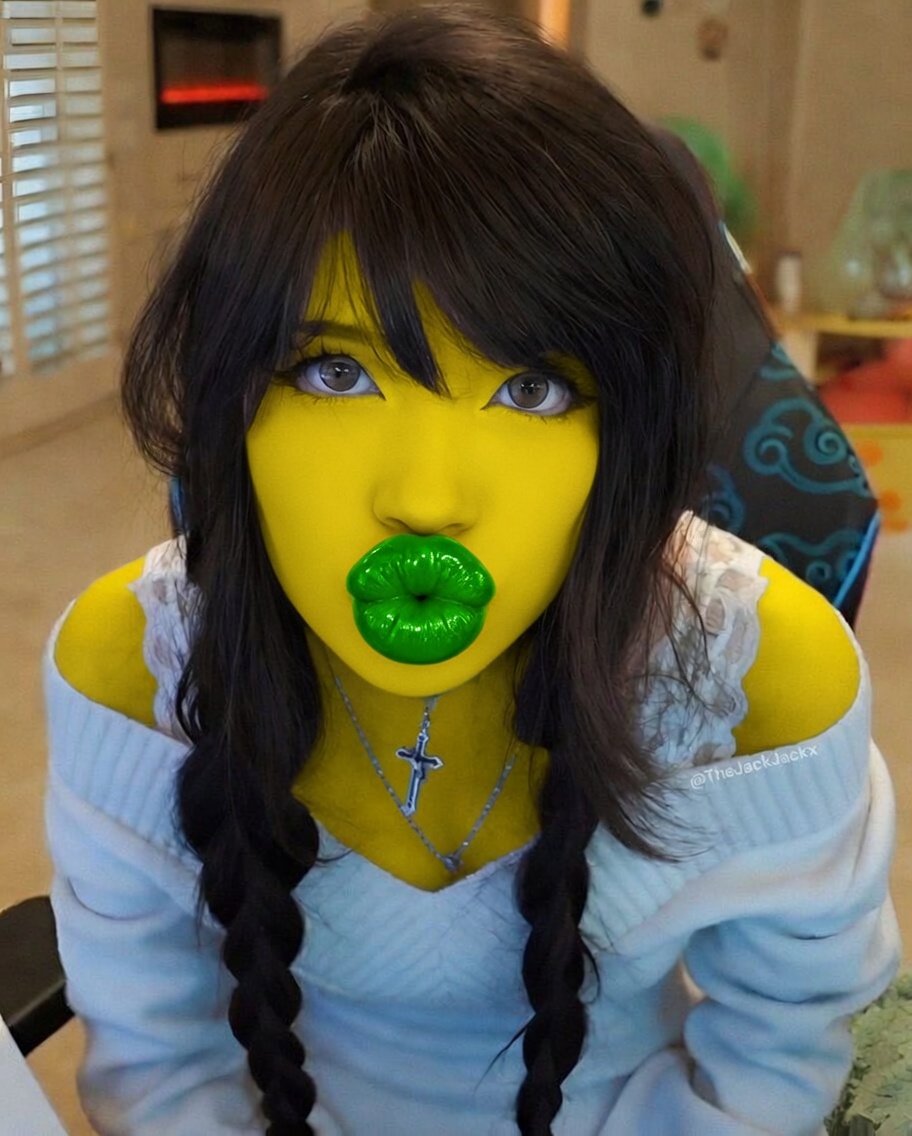 AspieMamaPokie's tweet photo. Whos big plump puckered 💋 nutsuckers would you kiss first~ 

Mamas or Emis 🧩🤭 https://t.co/4Cne7teGEV