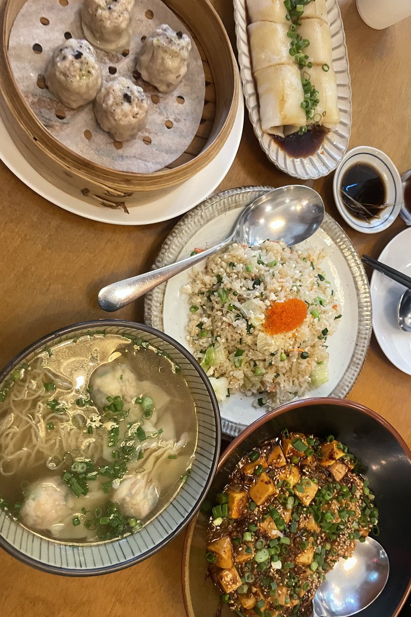 hamnyahee's tweet photo. 📍ZeZe 서울숲

딤섬 맛집
트러플 메추리알 어쩌구 딤섬 꼭 한입에 드셔주세요 진짜 개맛있음….
마파두부는 마라맛 나고 맛있고
새우완탕면도 국물 맛있고
새우창펀도 바삭하고 맛있고
오랜만에 여기 맛있다 하고 먹은 집🫪🫪

성수 클라셋 오는 희프들 꼭 먹어보길🫶🫶 https://t.co/wq0OB60fMD