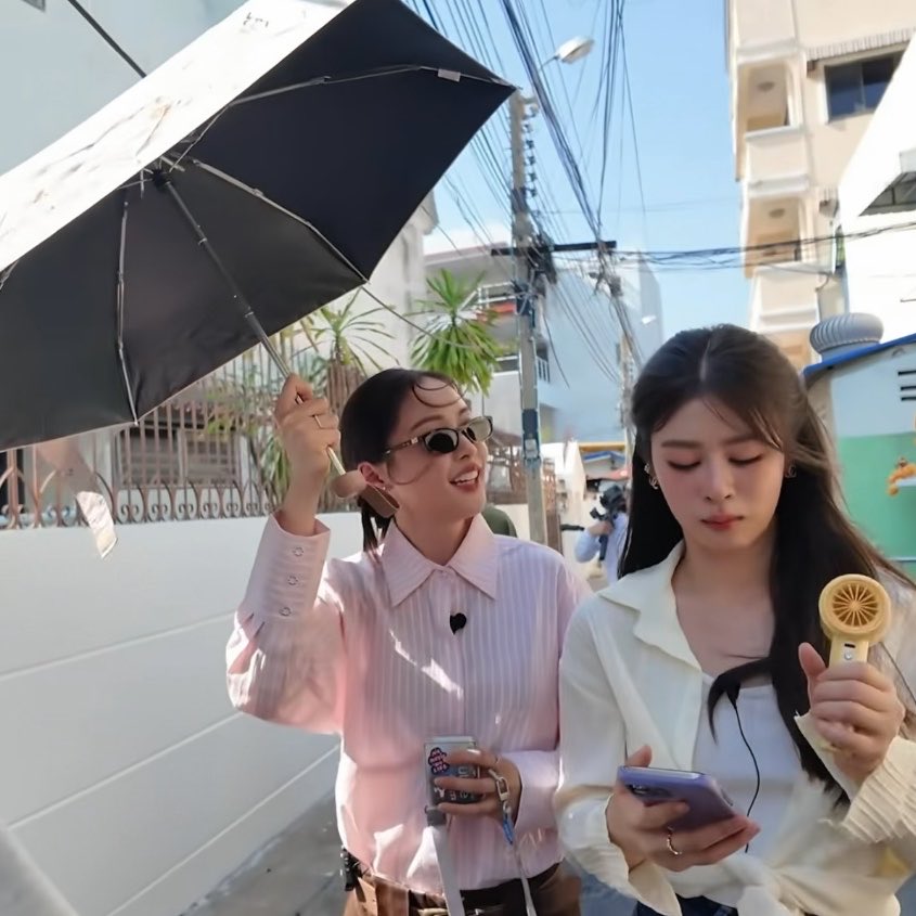 iliotien's tweet photo. ร่มจะเอียงไปฝั่งพี่อุ้มต่อเมื่อแดดมันส่องน้องแบมอีกฝั่งเท่านั้นแหละ 🥺☀️☂️

ALEK X OOMBAM
#อาหารของอาเล็กxอุ้มแบม https://t.co/JuFVpIVDUh