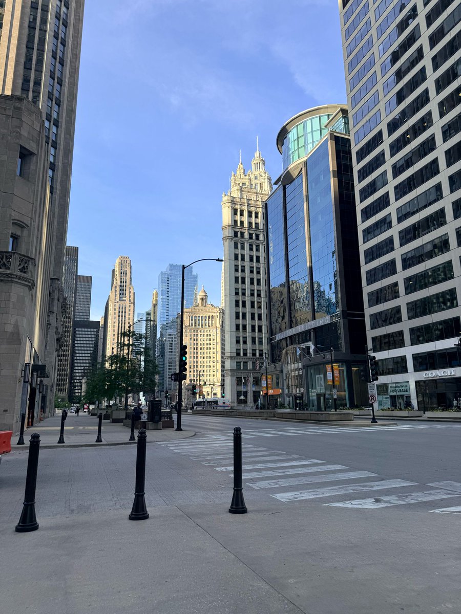 TiansterZhang's tweet photo. Good morning Chicago!  Kidney/bladder orals today Friday @asco #ASCO26!!
Looking forward to seeing the wins for our patients with cancer, networking, and considering new trials that will make a difference. Here for all of it!!
@oncoalert @utswcancer @urotoday https://t.co/p9RdQDWPsa