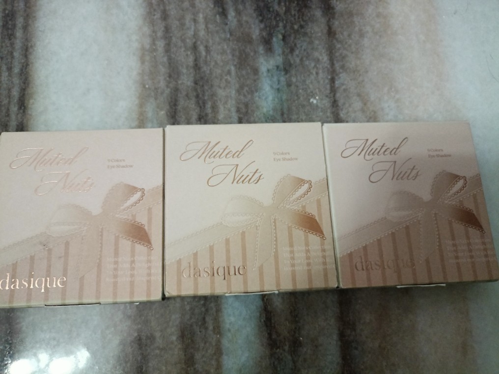 PraepiphatP's tweet photo. Dasique พาเลทตา Muted Nuts ของใหม่ 350รส https://t.co/6jknXtKQgg