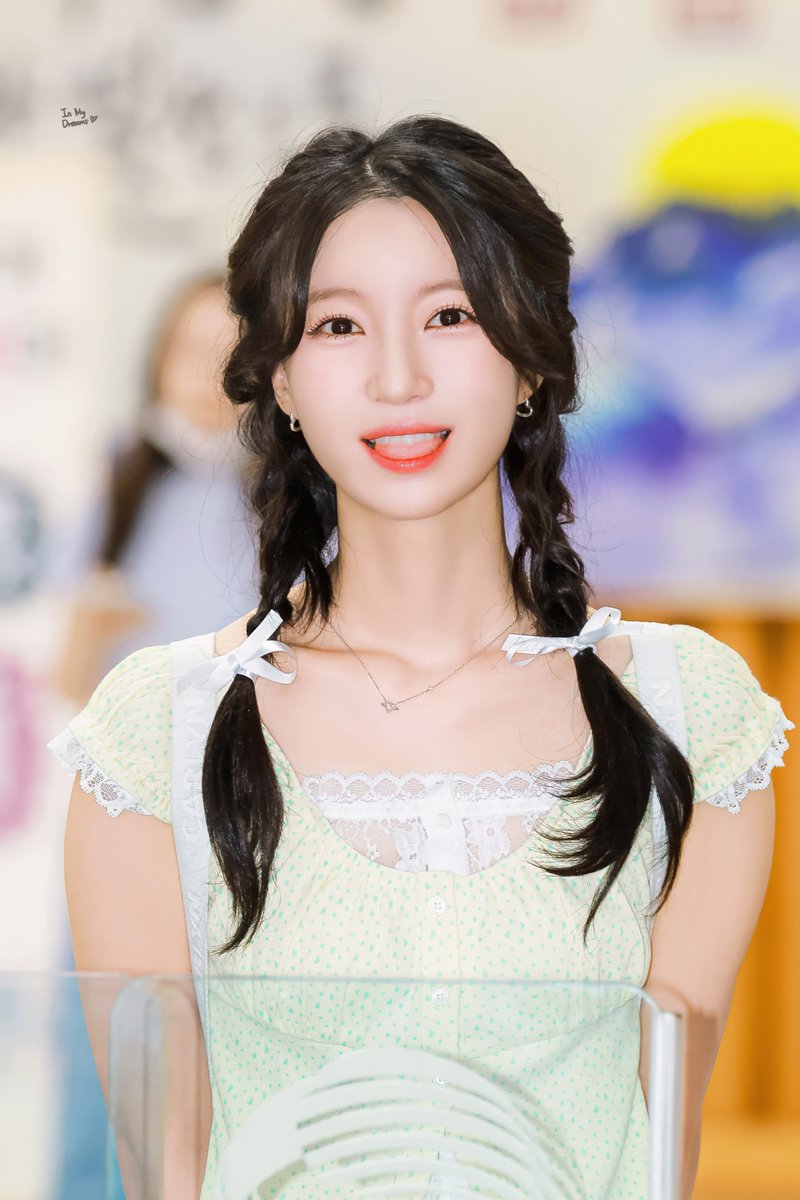 yubin_dreams's tweet photo. 260529 유빈             

청춘 기억 조작하는 얼굴......🥰 
(분명 같이 공원에 소풍을 간 것 같아..❤️)

#오마이걸 #OHMYGIRL 
#유빈 #YUBIN 
@WM_OHMYGIRL https://t.co/A5mJyqz12k