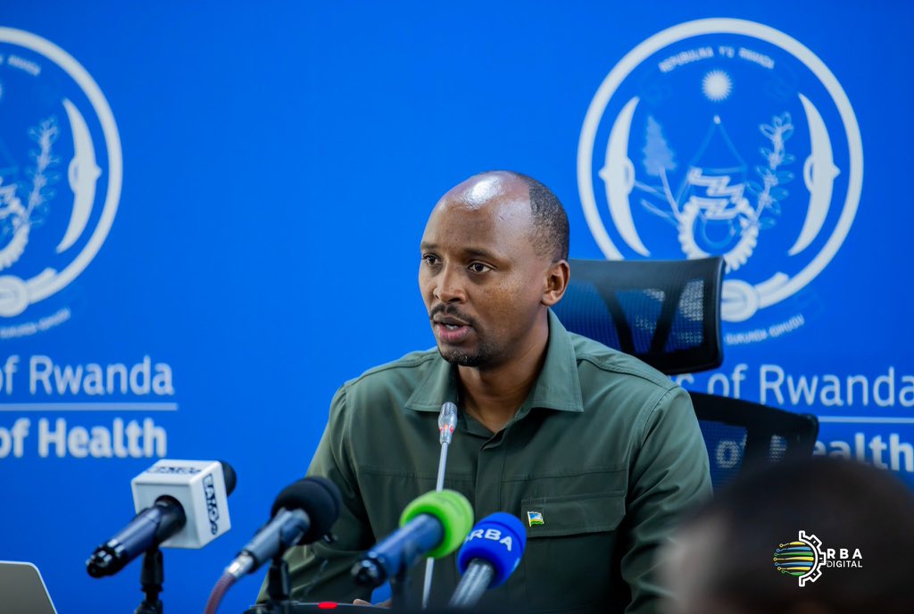 harerimana_tito's tweet photo. Update 

Minisitiri w’Ubuzima, Dr Nsanzimana Sabin ati: 

“Hari kuvugwa icyorezo cya Ebola, ni virusi yo mu muryango umwe na Marbug twigeze guhangana nayo hano mu Gihugu ariko ntabwo Ebola irigera igaragara na rimwe mu Rwanda n’uyu munsi nta Ebola ihari.” https://t.co/vvmj3W8NUC