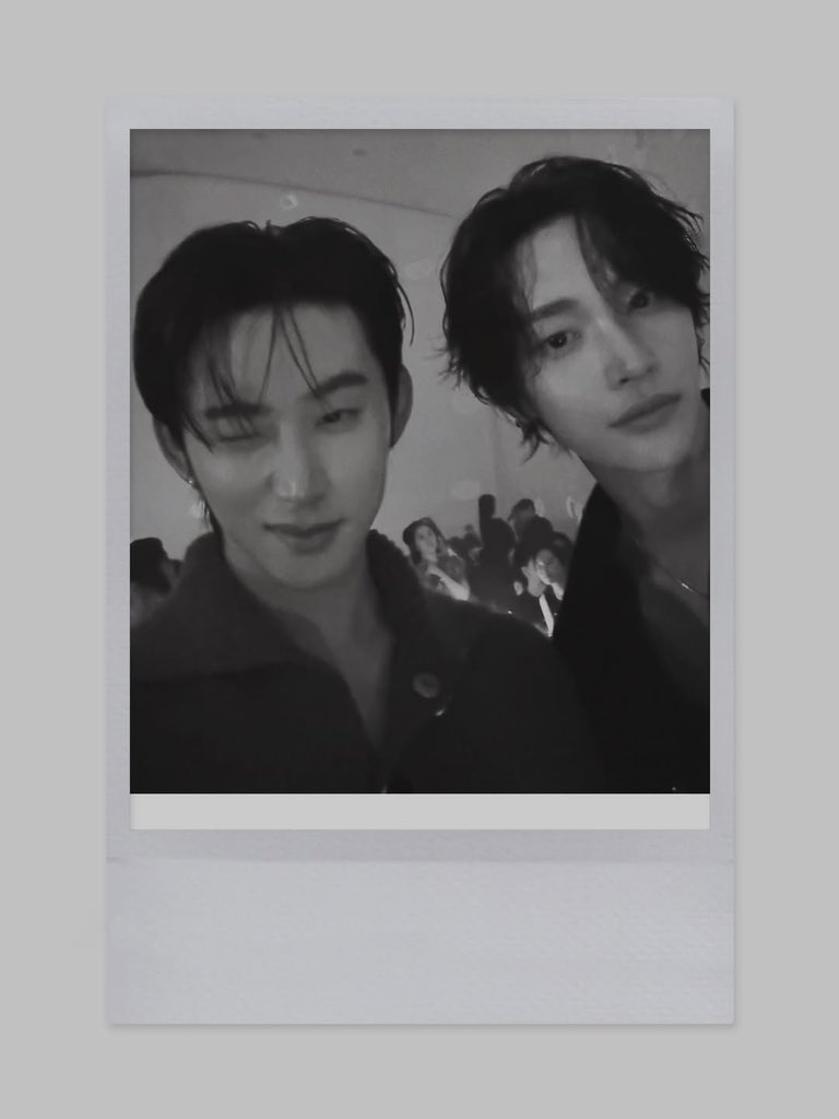 yngte's tweet photo. ชาแนลน่ารักจัง 😭

EST AT CHANEL IN SEOUL

#CHANELMetiersdArt #CHANELxEST
#CHANELinSeoul #est_rvp https://t.co/QomLmdYHbL