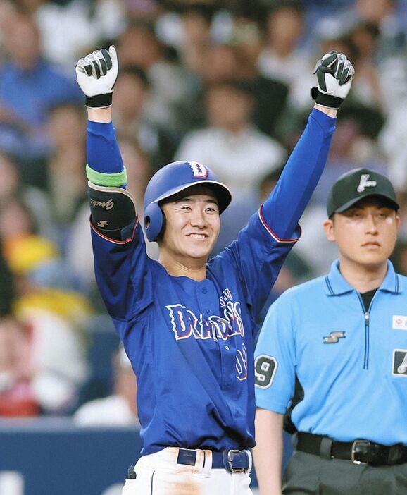 gnomotoke's tweet photo. 中日・尾田剛樹、プロ初安打！プロ3年目、出場112戦目25打席目　7回に代走出塁から8回1死二塁で結果（中日スポーツ）-Yahoo!ニュース https://t.co/rX3jqWA4ah

うれしい初安打が飛び出した。途中出場したプロ3年目の尾田剛樹外野手が8回、プロ初安打をマークした。 https://t.co/b560B0cMap