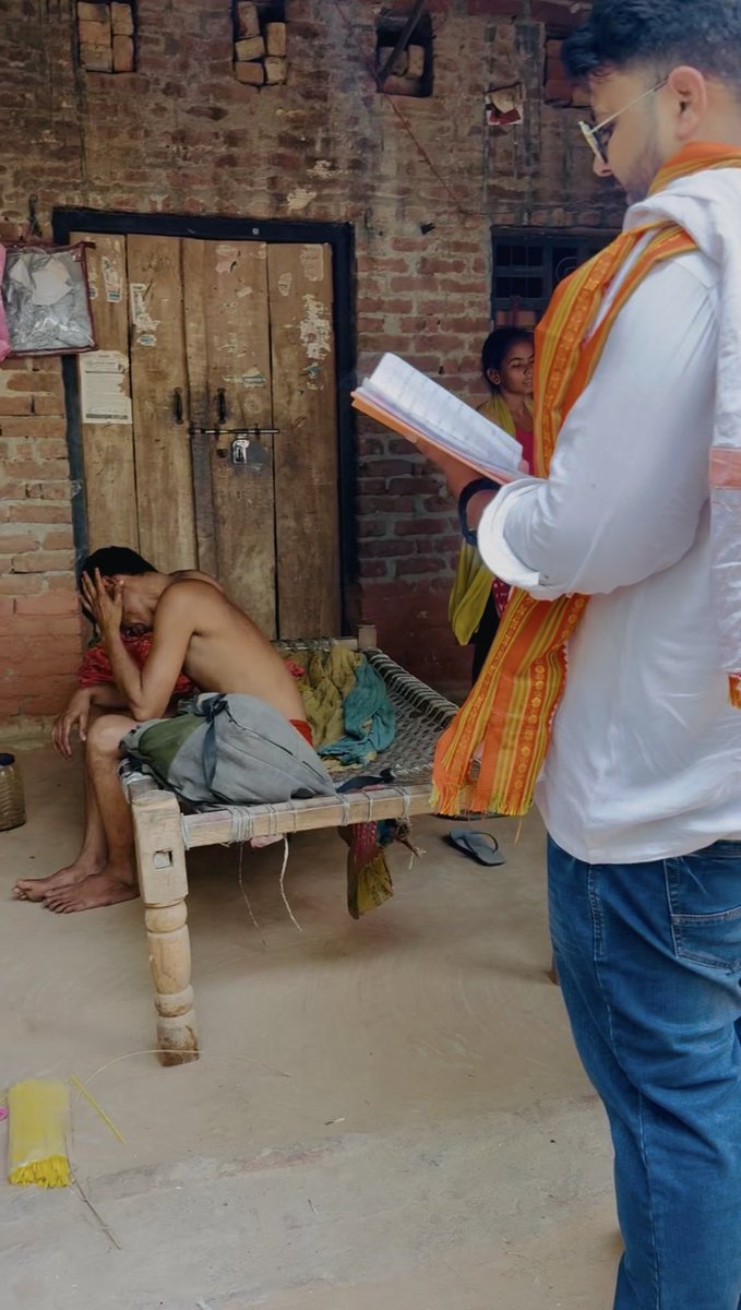 talkshivendra's tweet photo. नौतपा की इस जानलेवा और भीषण गर्मी में, जब तापमान सारे रिकॉर्ड तोड़ रहा है, उत्तर प्रदेश के शिक्षक अपना ग्रीष्मावकाश कुर्बान करके लगातार विभागीय ड्यूटी कर रहे हैं। बिना EL के यह काम कराना शिक्षकों के साथ सरासर अन्याय है
@myogiadityanath @sandeepbjpUP
#UP_शिक्षकों_को_EL_दो https://t.co/cRfh54IKYf